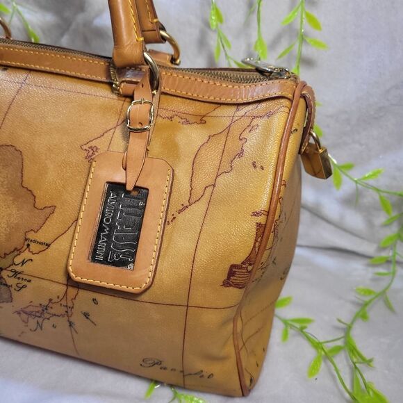 Alviero Martini I'IASSE Italy Geo Map Satchel Barrel Bag PRISTINE CONDITION - Picture 5 of 17